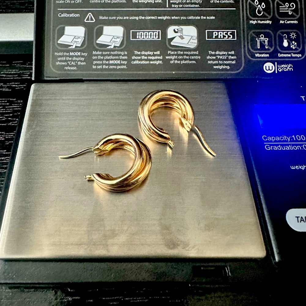 18 karat japan gold triple design small hoop earrings